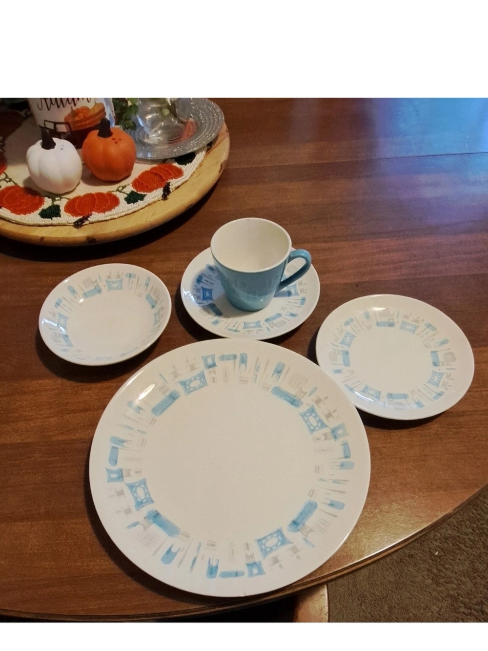 BLUE HEAVEN 5 piece place setting. very good condition. no chips.